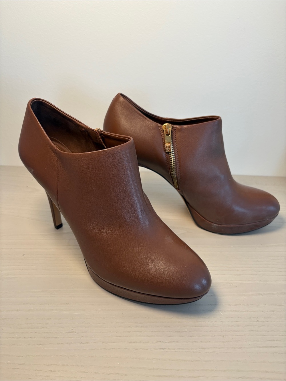 NWT Vince Camuto Women's Brown ELVIN High-Heel Ankle Booties with Side Zip